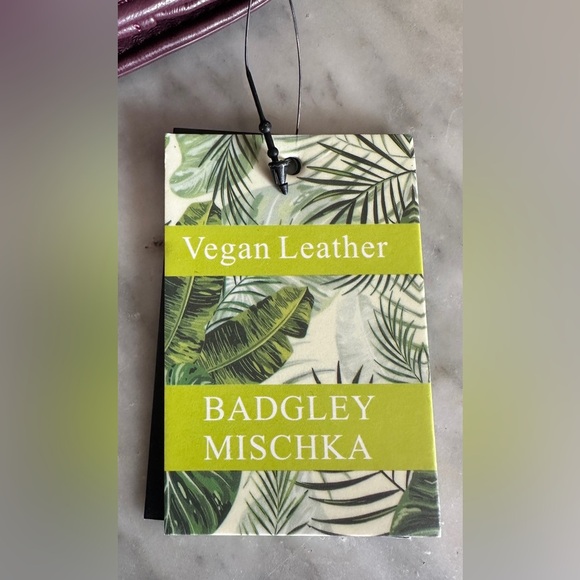 Badgley Mischka quilted plum crossbody bag - Picture 6 of 7